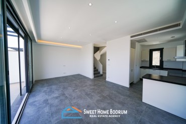Koyunbaba'da Satılık Müstakil 3+1 Tripleks Villa