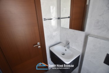 Yalıkavak Gökçebel'de bahçe ve havuzlu tek katlı villa